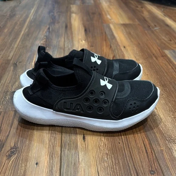 Under Armour | Shoes | Under Armour Black And White Slipon  display picture 3